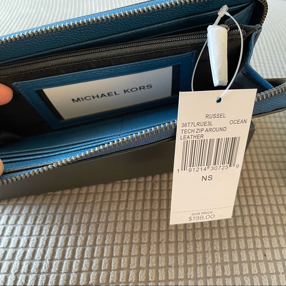 COPY - Michael Kors 36T7LRUE3L Russel Tech Zip Around Leather Wallet - Picture 6 of 6